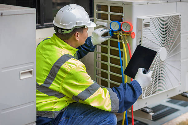 Professional Hvac Installation technician working in Cibolo, TX